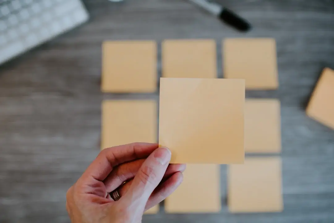 Post-it en main